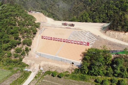 1589780631555221.jpg 调整大小 路基一工区大填方段.JPG